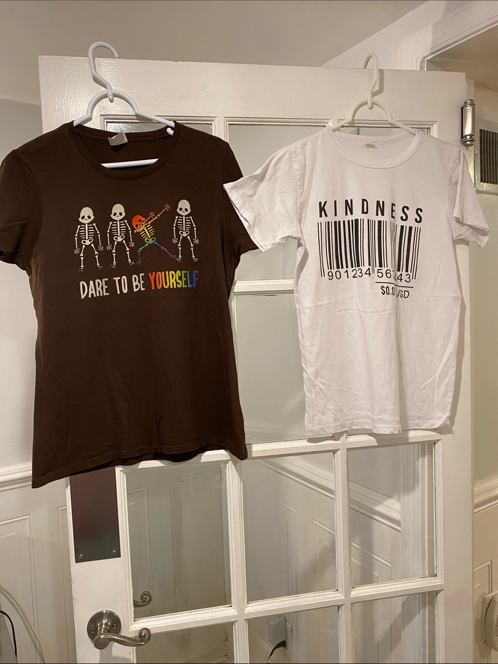 Bundle of (2) size Medium T-shirt unisex good condition